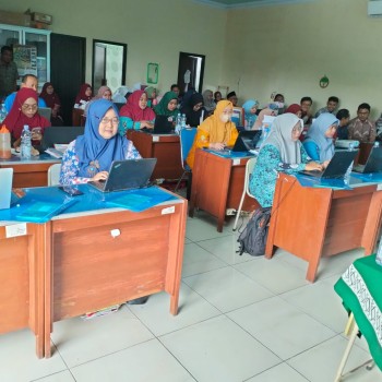 Guru Smamuga Workshop Pemanfaatan Fitur Kinerja pada Platfor