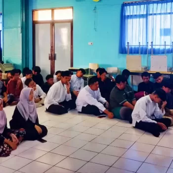 Kajian Jumat Smamuga, Ustadz Nofan Afianto Ajak Siswa Syukur