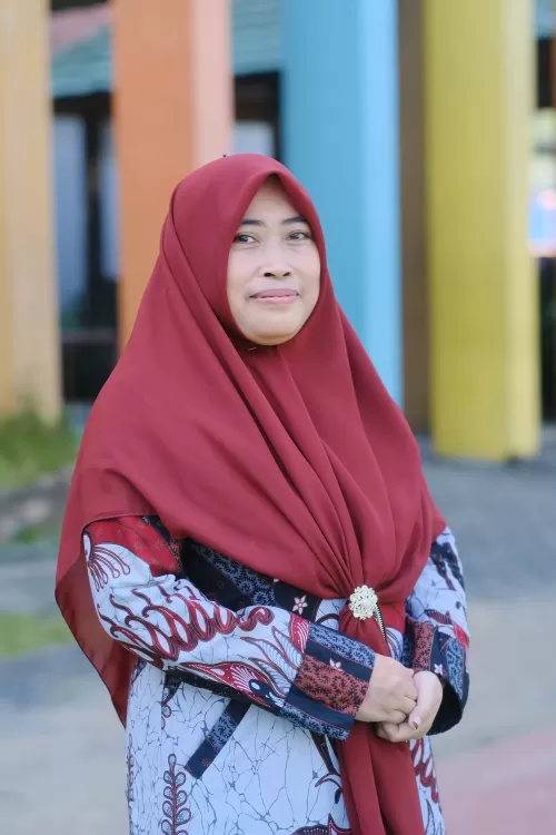 Siti Rohmatul M, S.Pd