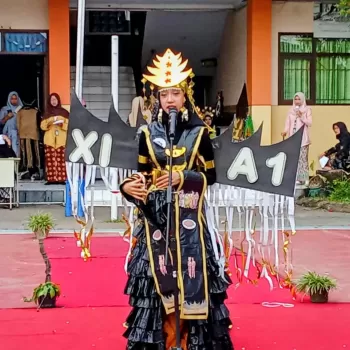 Kompak dan Kreatif, Kelas XI A1  Raih Juara Fashion Show Kos